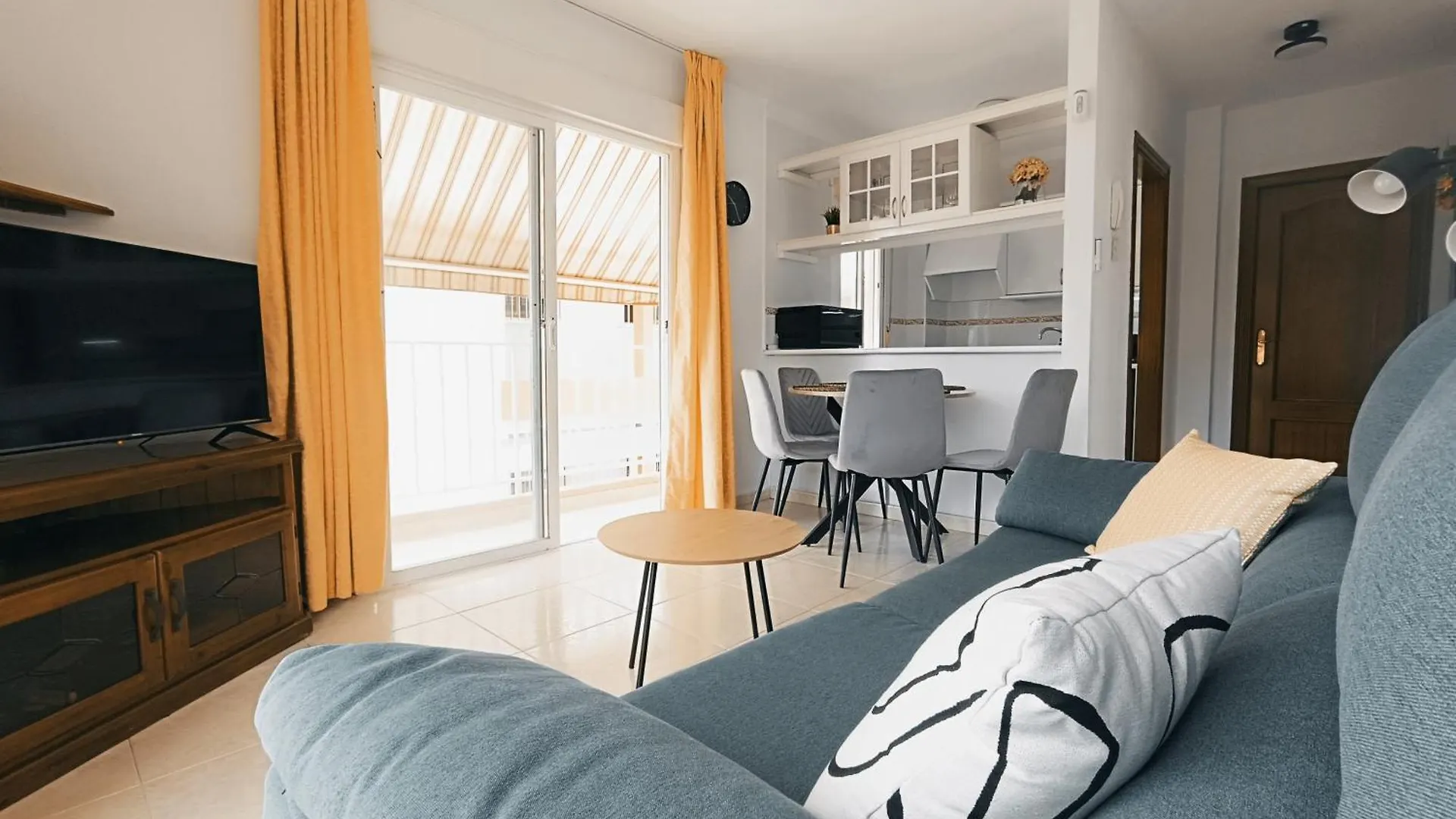 Zola Sea View Apartment, Las Vistas Los Cristianos  Spagna